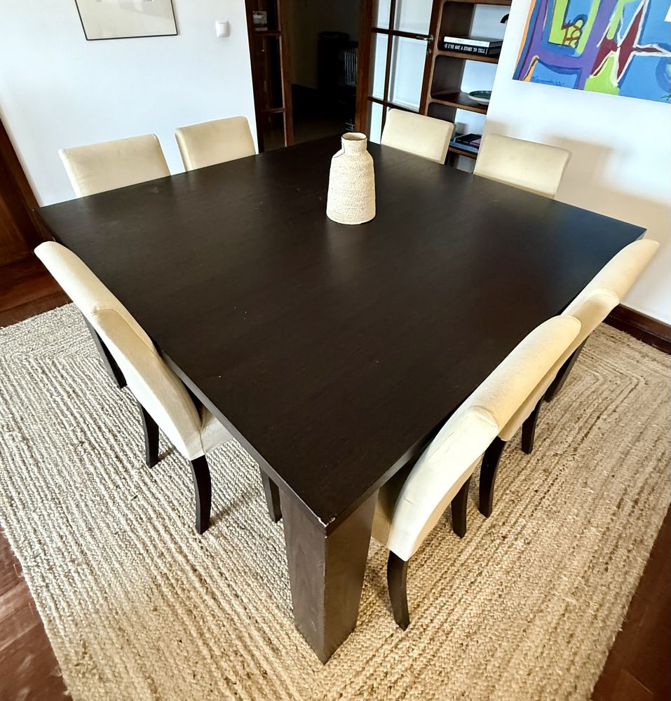 Mesa de Jantar 140x140 cm + 8 Cadeiras Estofadas — Conjunto Completo