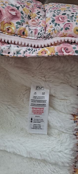 Zimowa kurtka dla dziewczynki r. 116