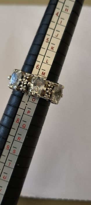 Anel em prata com zircoes