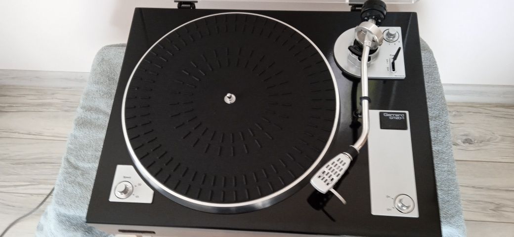 Gramofon Garrard. Pioneer. Technics.