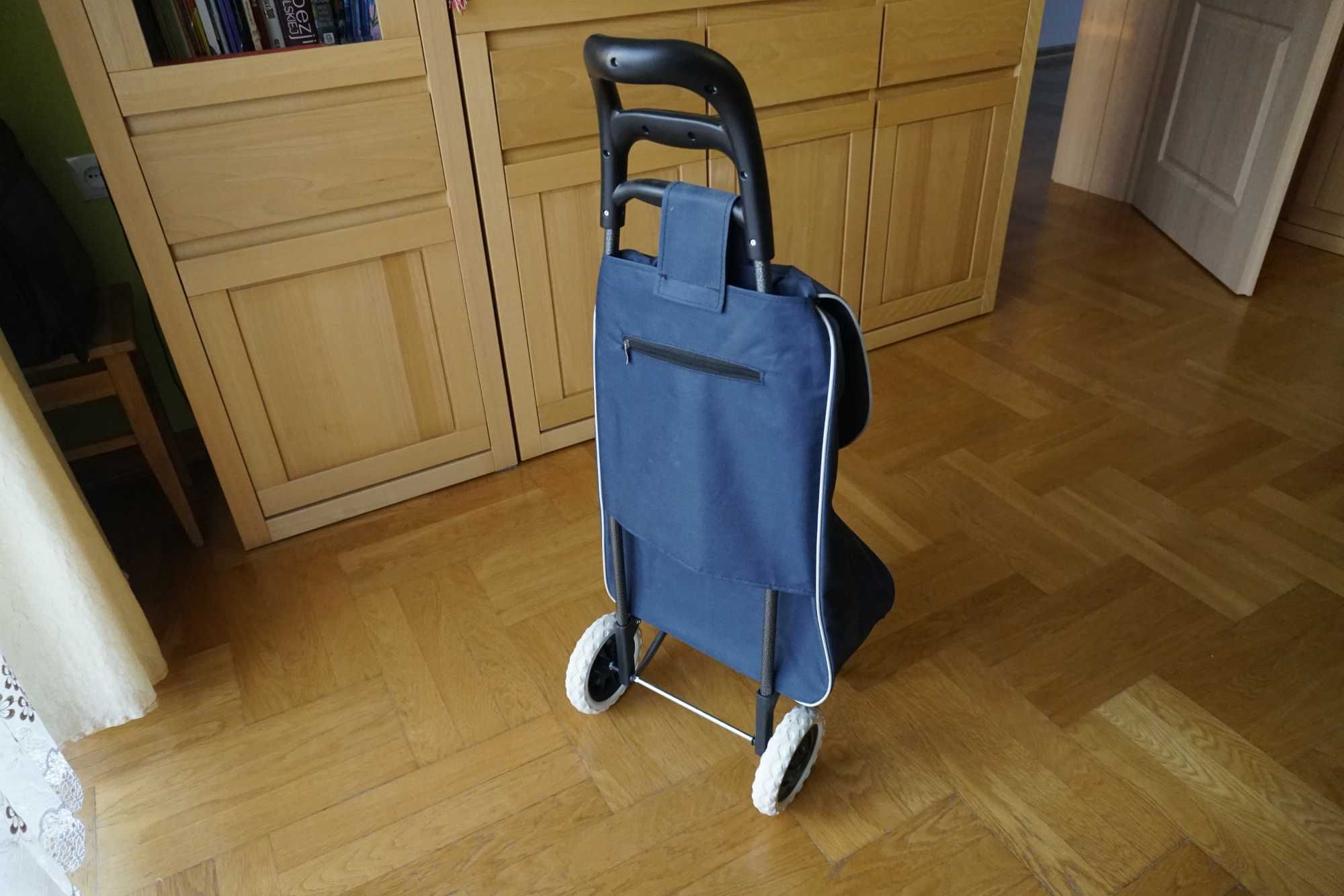 Wózek zakupowy na kółkach, torba.
