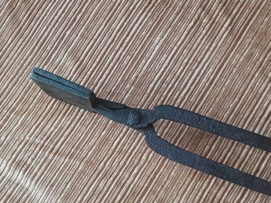 Zabytkowe urządzenie do wypieku opłatków - gofrów.