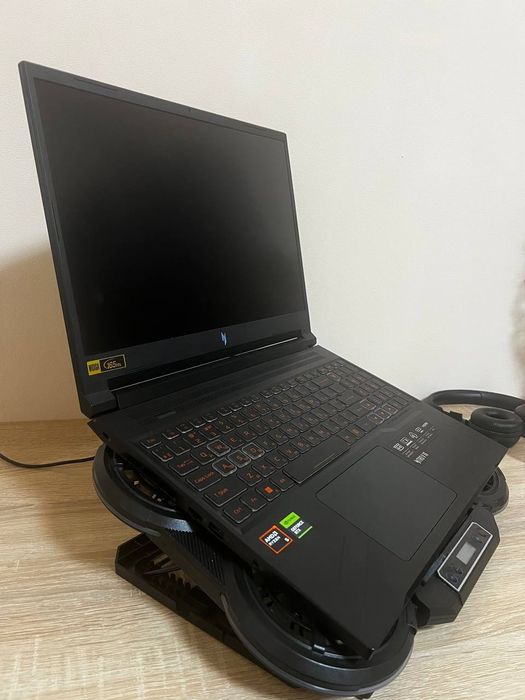 Acer nitro v16 AMD R5 8865 + RTX 4060 8VRAM