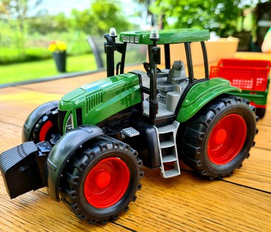 Super traktor dla małego farmera z przyczepą