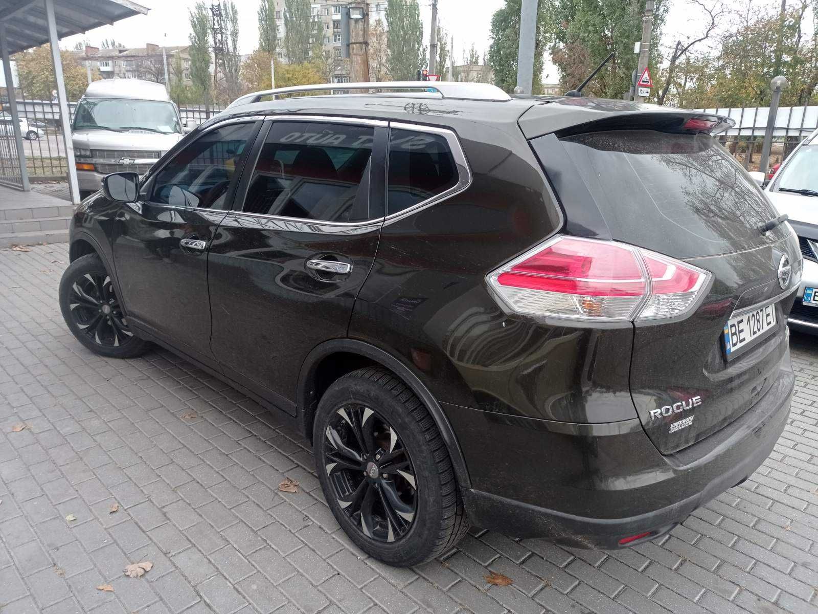 Nissan Rogue 2014 року 2,5 л. газ/бензин