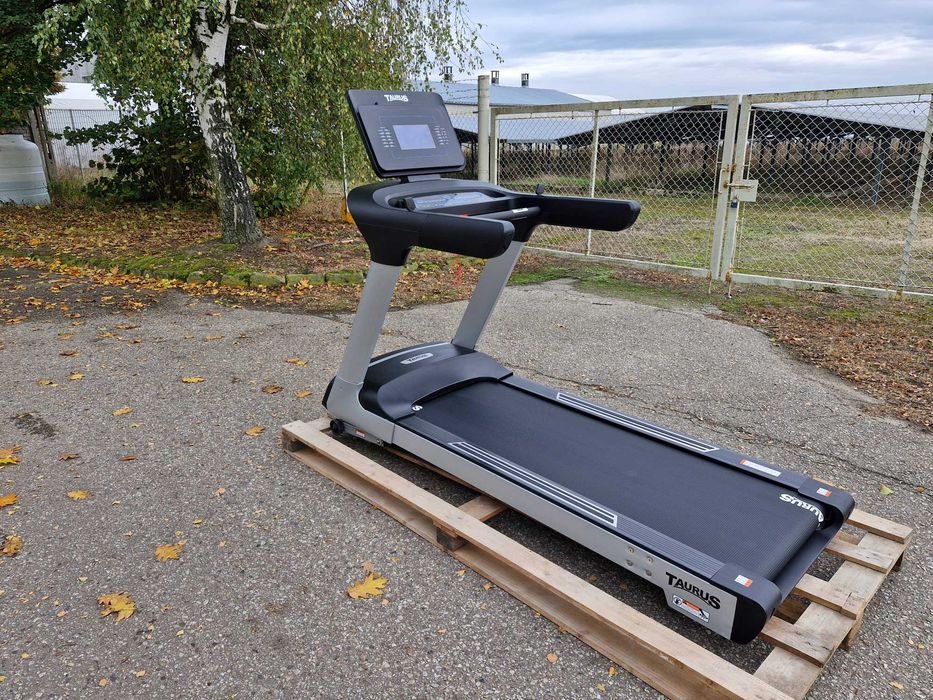 Pokazowa bieżnia Taurus T9.9, dostawa cały kraj, gwarancja, montaż