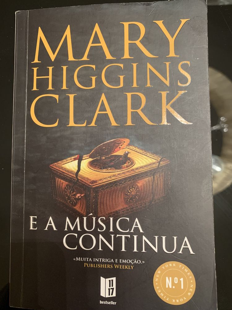 “E a musica continua” - Mary Higgins Clark