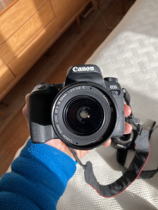 CANON EOS 77D + EFS 18-135mm