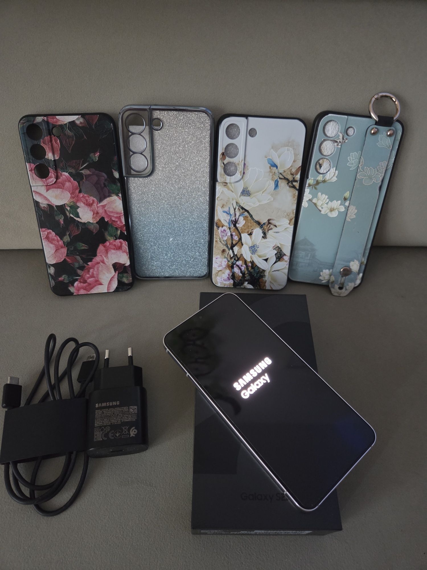 Samsung galaxy s22, 128 giga, biały, jak nowy, zabezpieczony ekran