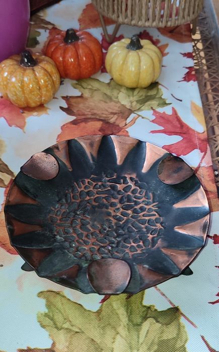 Stara miedziana popielnica z epoki PRL