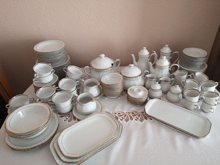 Сервиз на 12 персон (133) предмета.
