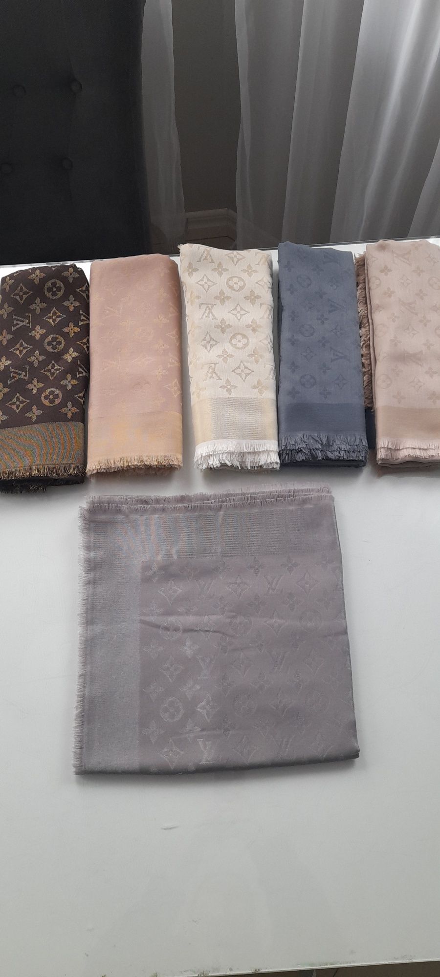Chusta Louis Vuitton stalowa Duza