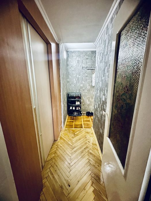 Стражеско, 7 2к квартира 3й поверх, не кутова, тепла.