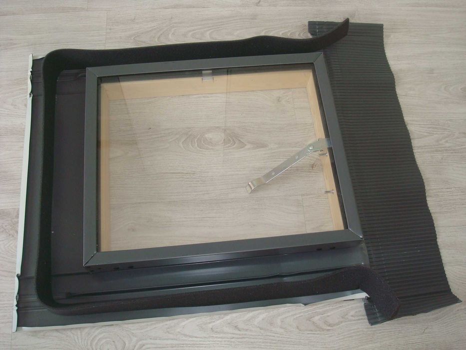 Wyłaz dachowy 45x55 cm