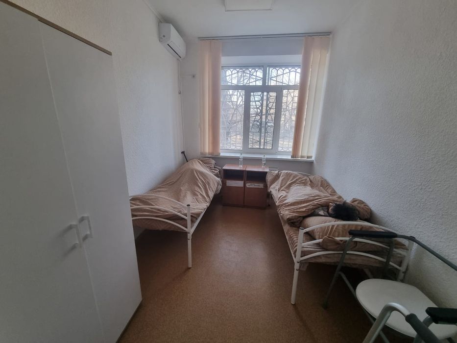 Пансіонат для людей похилого віку ,будинок пристарілих, ДОГЛЯДАЛЬНИЦІ