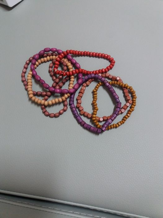 Colares, pulseiras e brincos novos