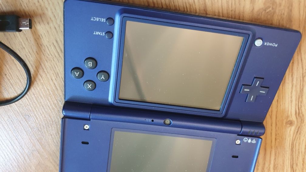 Konsola Nintendo DSi na części