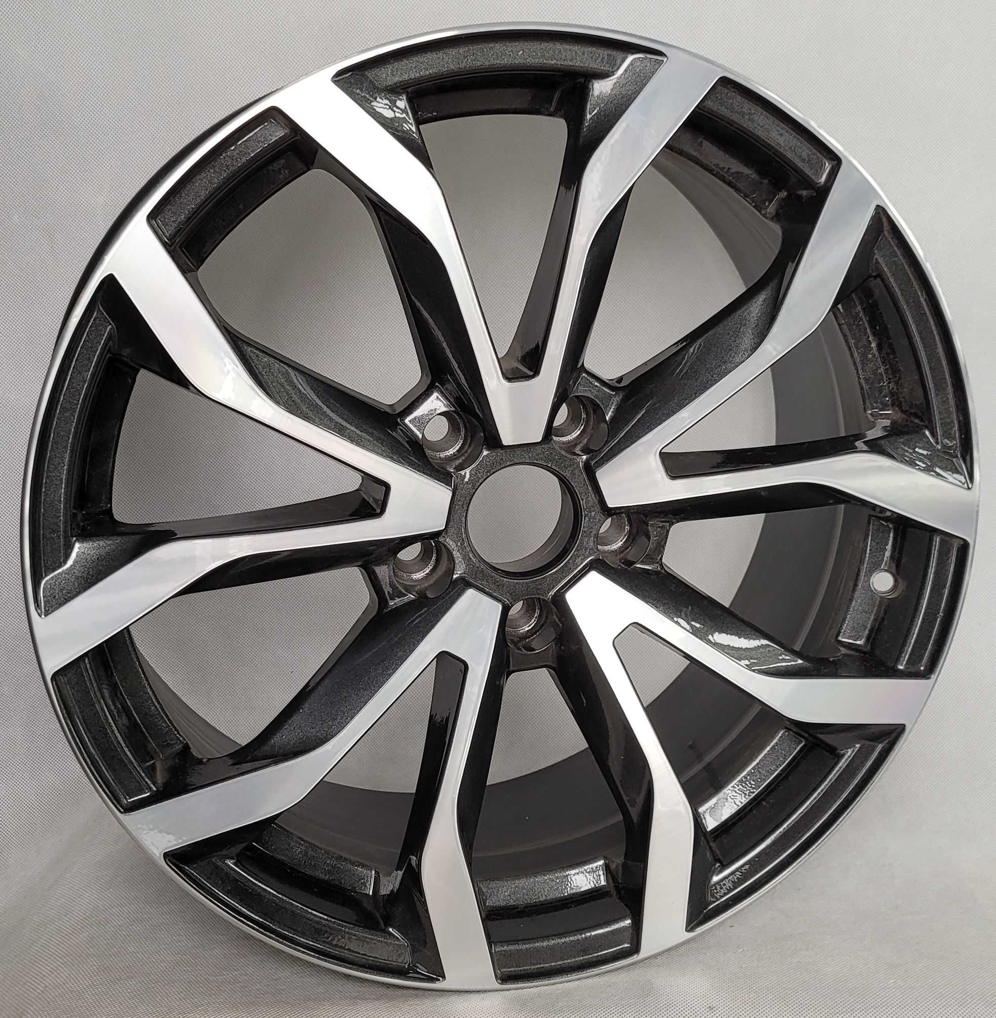 Felgi 18 5x112 A4 B8 B7 A6 C6 C7 A3 8Y VW Passat B8 B7 Skoda Superb 3