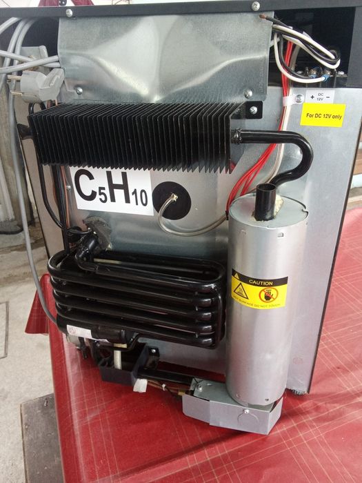 Mini frigobar preto semi novo