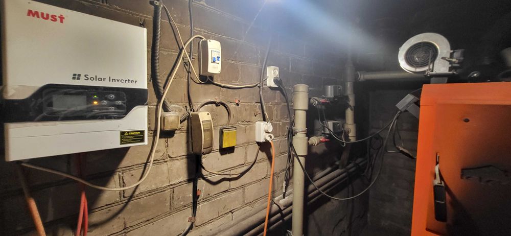 Продаж приміщення з мебелью та з обородованієм вул. Космічна .