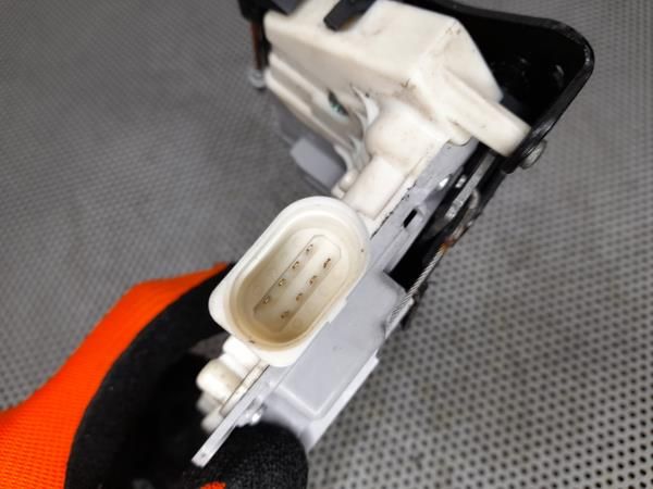 Fechadura / fecho porta trás esquerdo VOLKSWAGEN Passat (3C2)