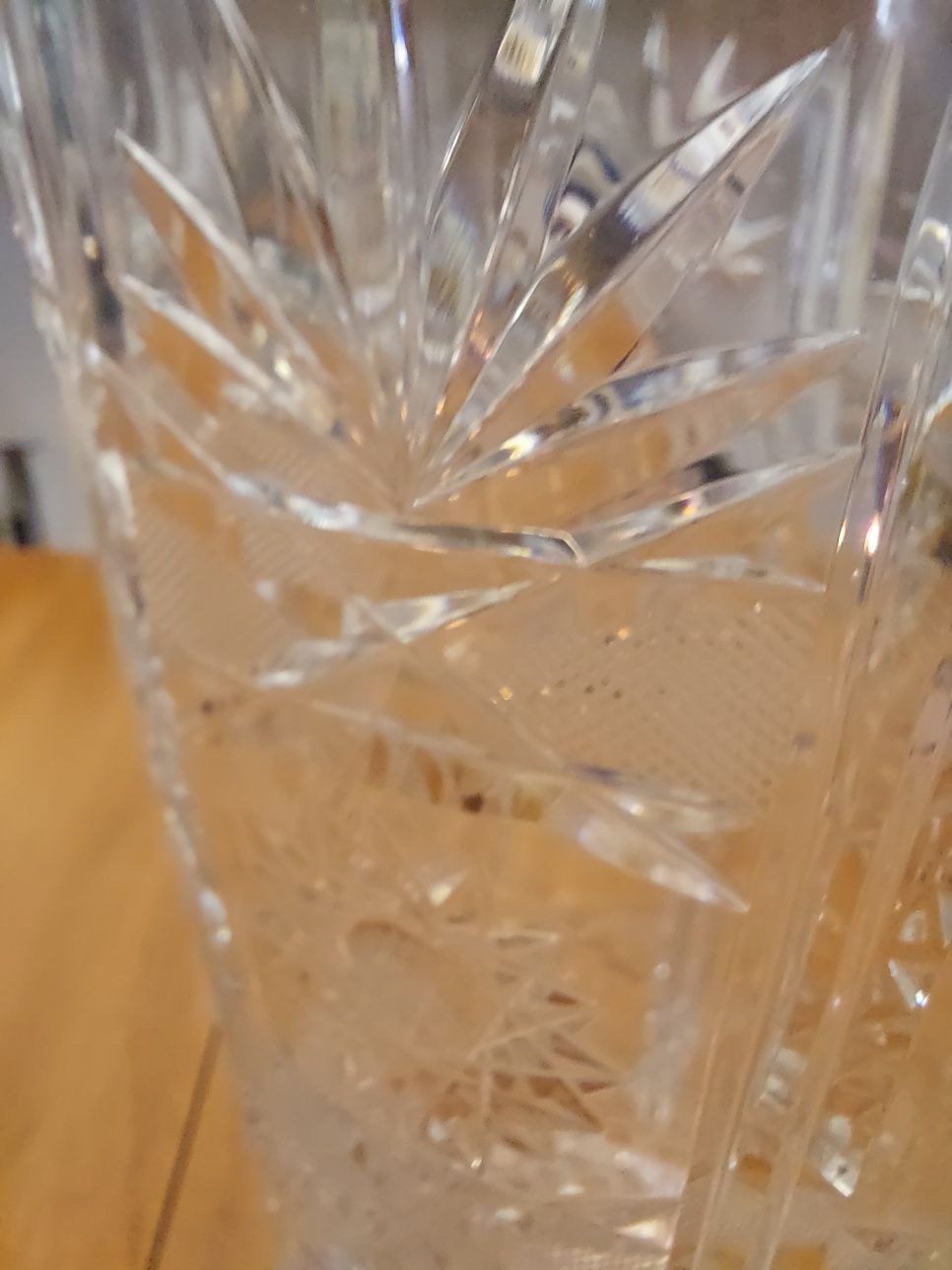 Bardzo duży wazon Kryształowy z pięknym żeźbionym motywem