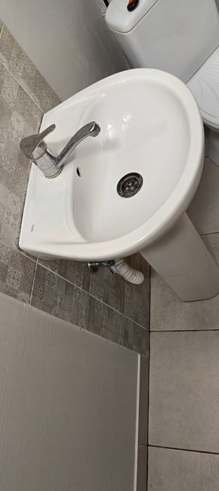 Продам умивальник у ванну