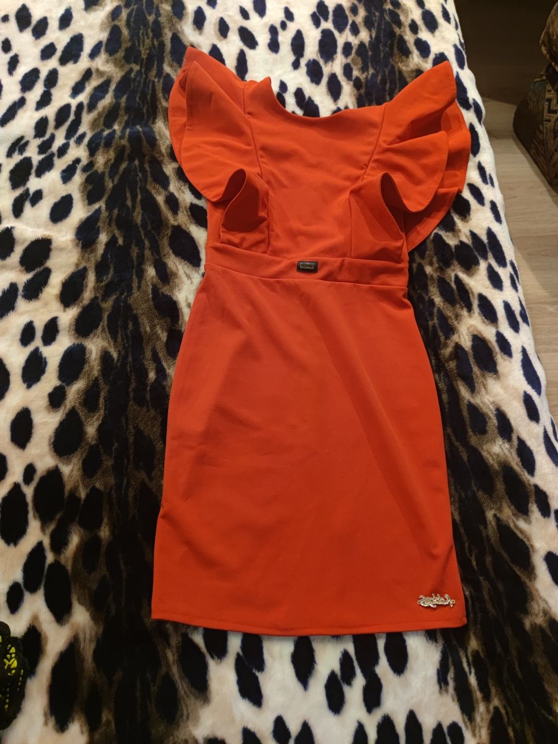 Шикарное красное коктейльное платье