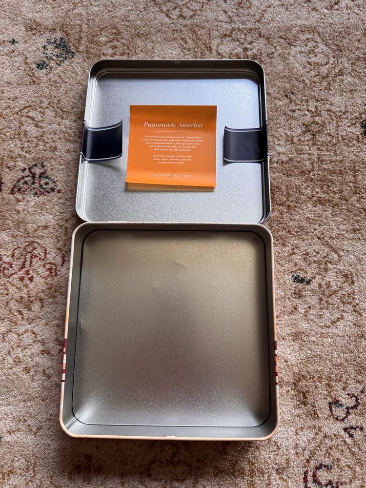 Puszka metalowa Tommy Hilfiger