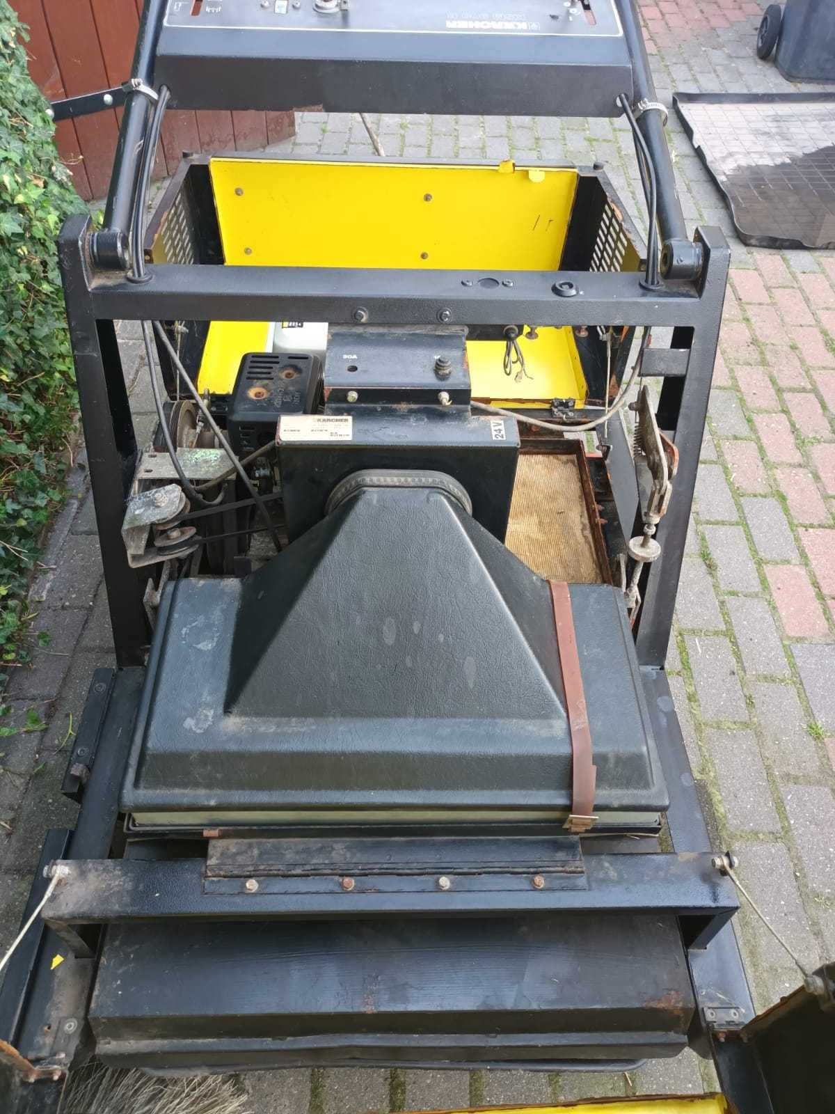 Zamiatarka spalinowa Karcher KSM900