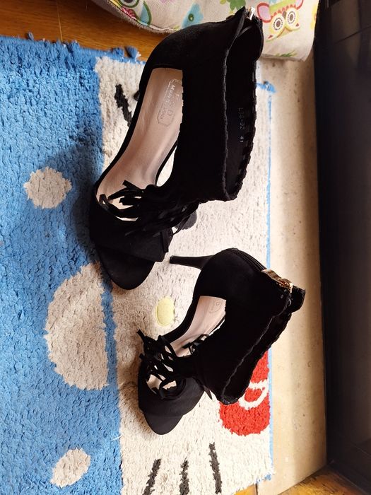 Sandálias de Camurça Pretas com Franja H&D T: 41