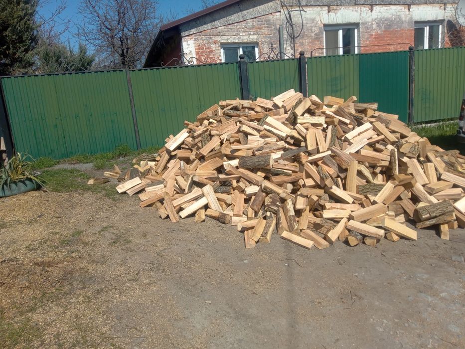 Рубані дрова твердих порід