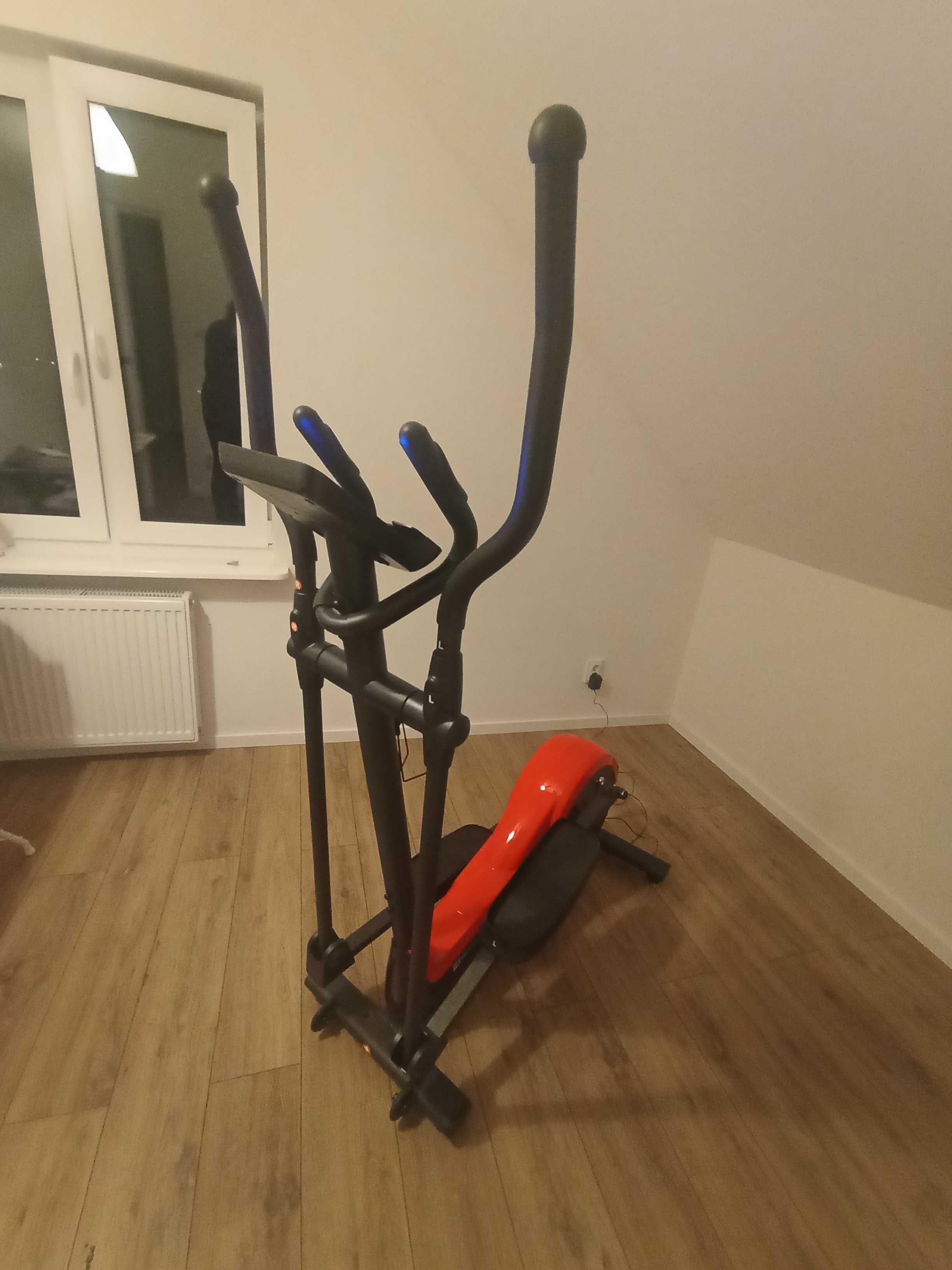 Trenażer eliptyczny elektromagnetyczny Hop-Sport 050C 150 kg