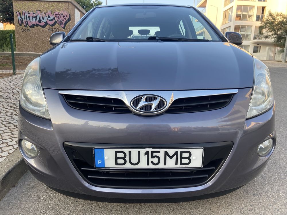 Hyundai 1.2 Gasolina • 85 cv • Poucos Km • Multimídia • CAMERA DE RÉ
