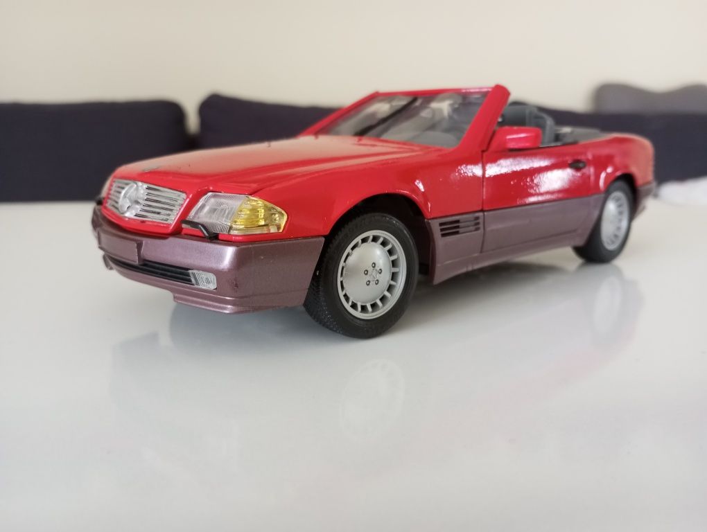 Mercedes 500 sl model samochodu 1:18