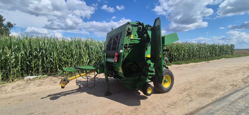 Prasa JOHN DEERE 572