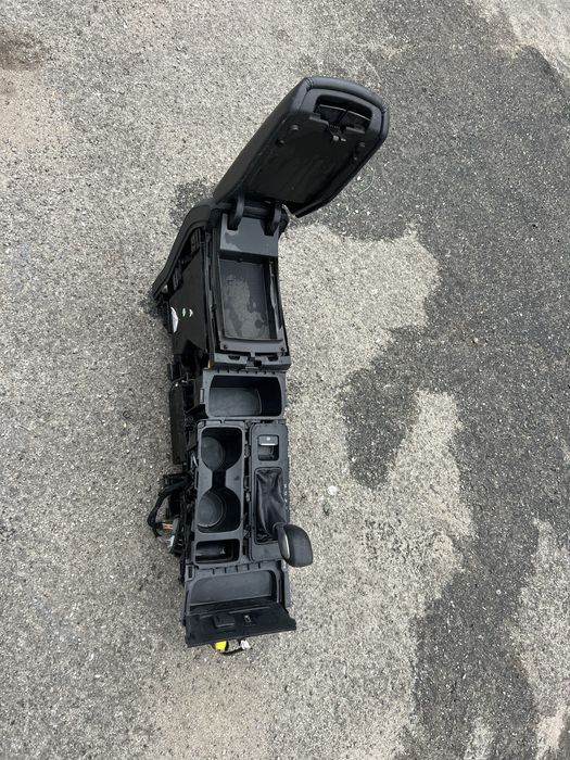 Центральна консоль у зборі Ford Escape