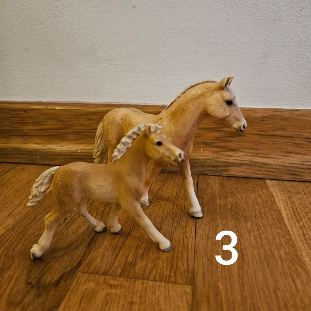Zestawy figurek koni ze źrebakami |Schleich|
