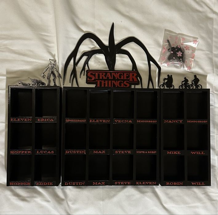 Поличка стенд Stranger Things Дивні дива