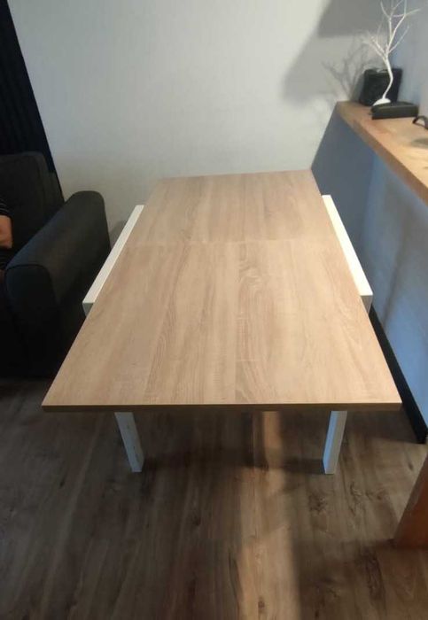 Stół i krzesła (zestaw)