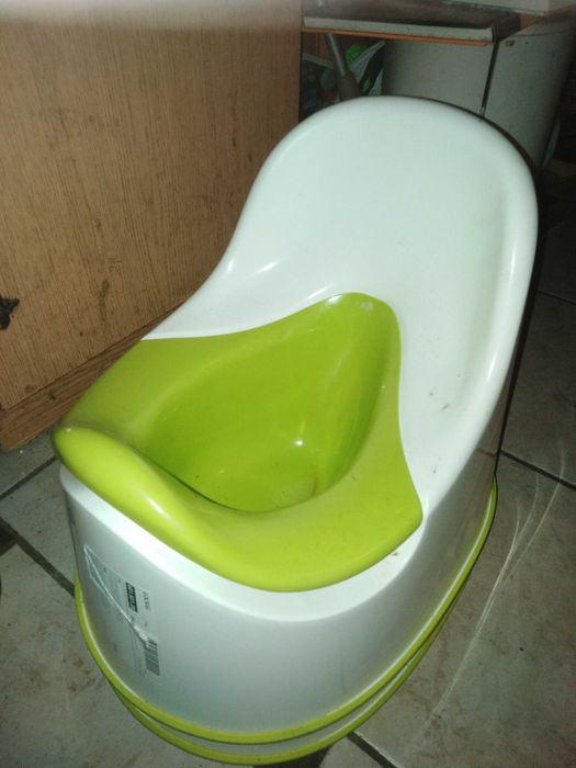 Nocnik Ikea z wyciąganym wkładem