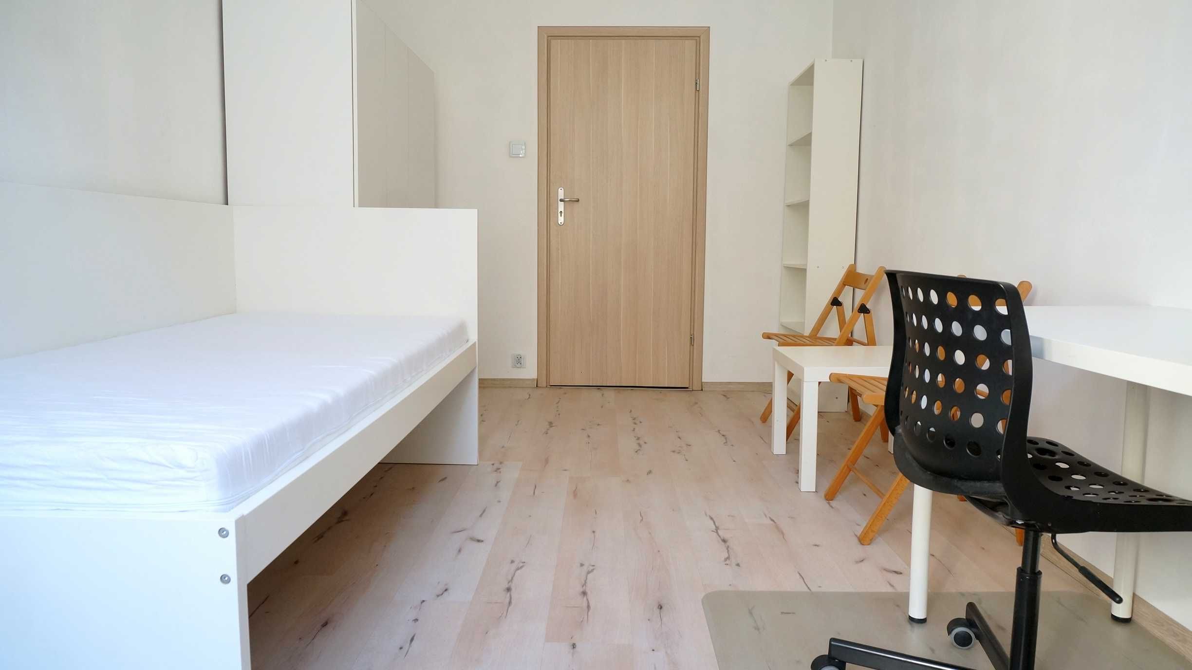 Duży pokój jednoosobowy (13m2) w mieszkaniu studenckim w centrum Jeżyc