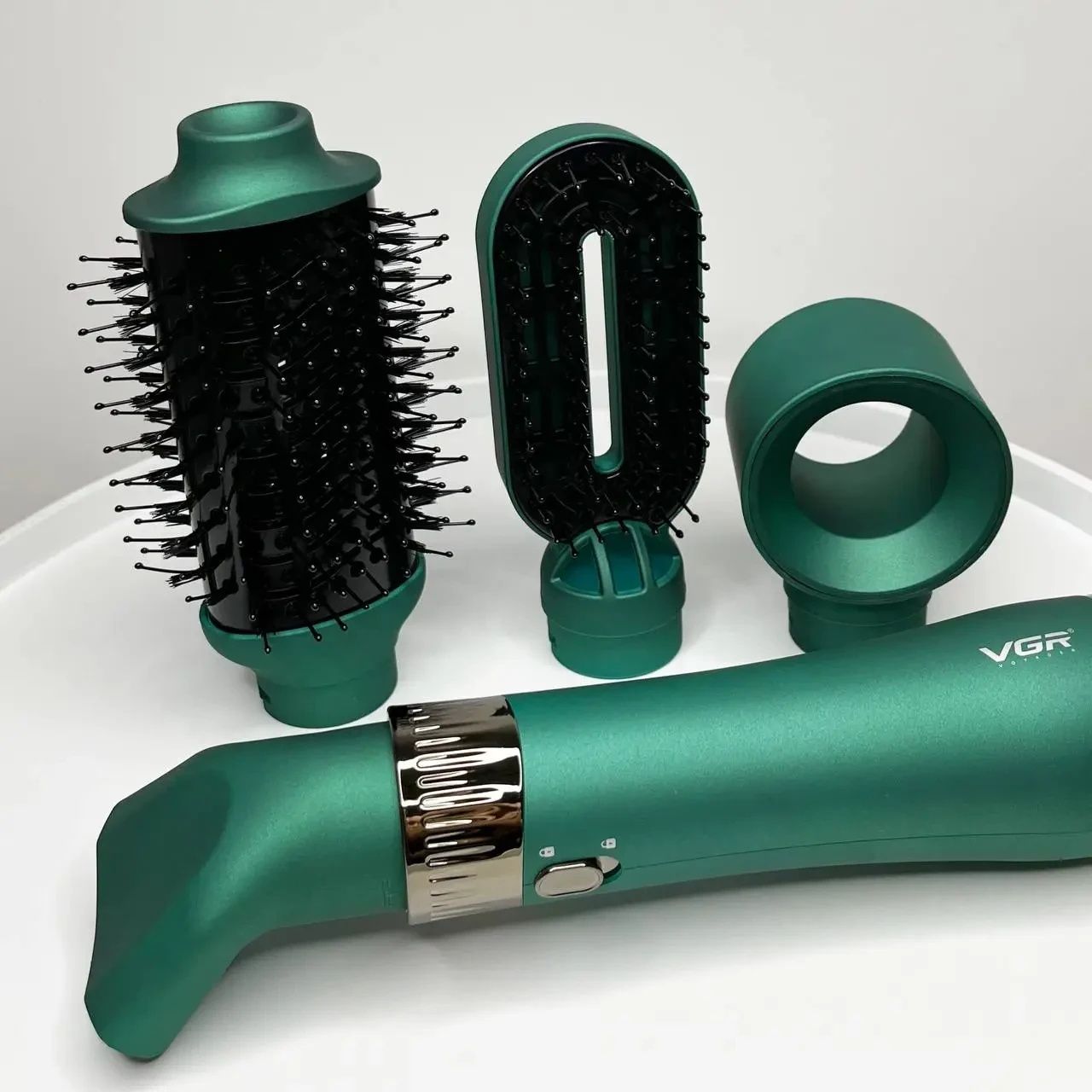 Фен-щетка для укладки волос VGR V-493 с насадками
