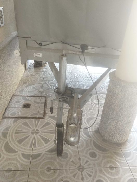 Reboque praticamente sem uso