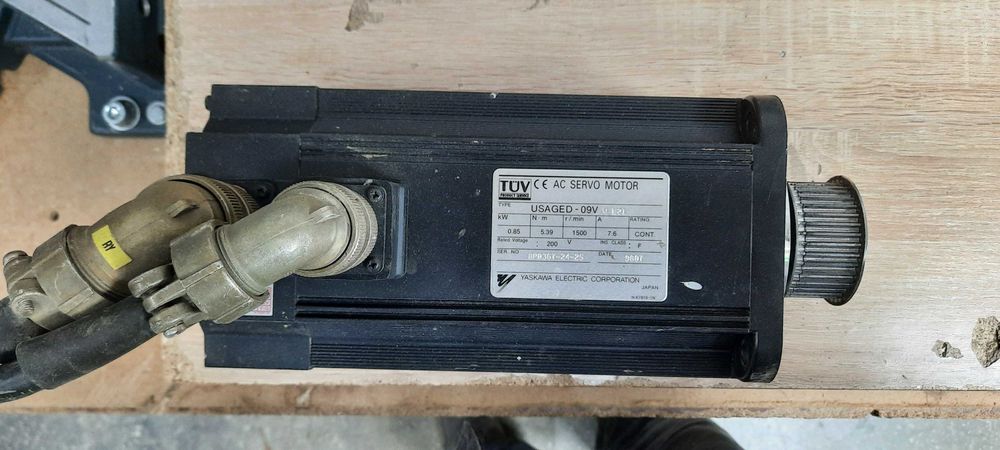 Сервопривід осі верстату R321