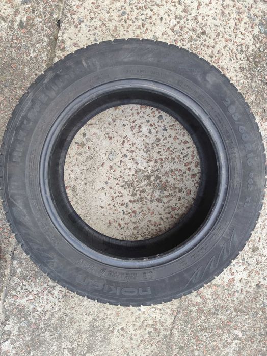 Продам автомобільні покришки 205/60R16