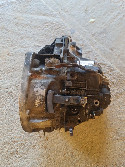 Skrzynia biegow trafic vivaro Pk0675 . 1.9 tdci 6 biegów