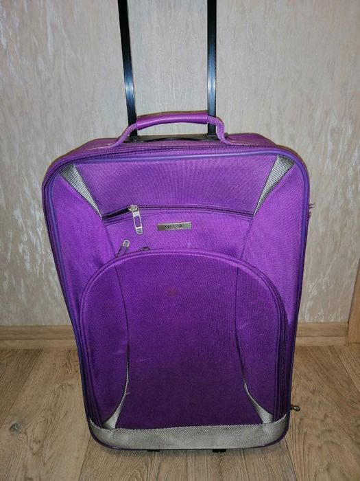 Чемодан дорожный