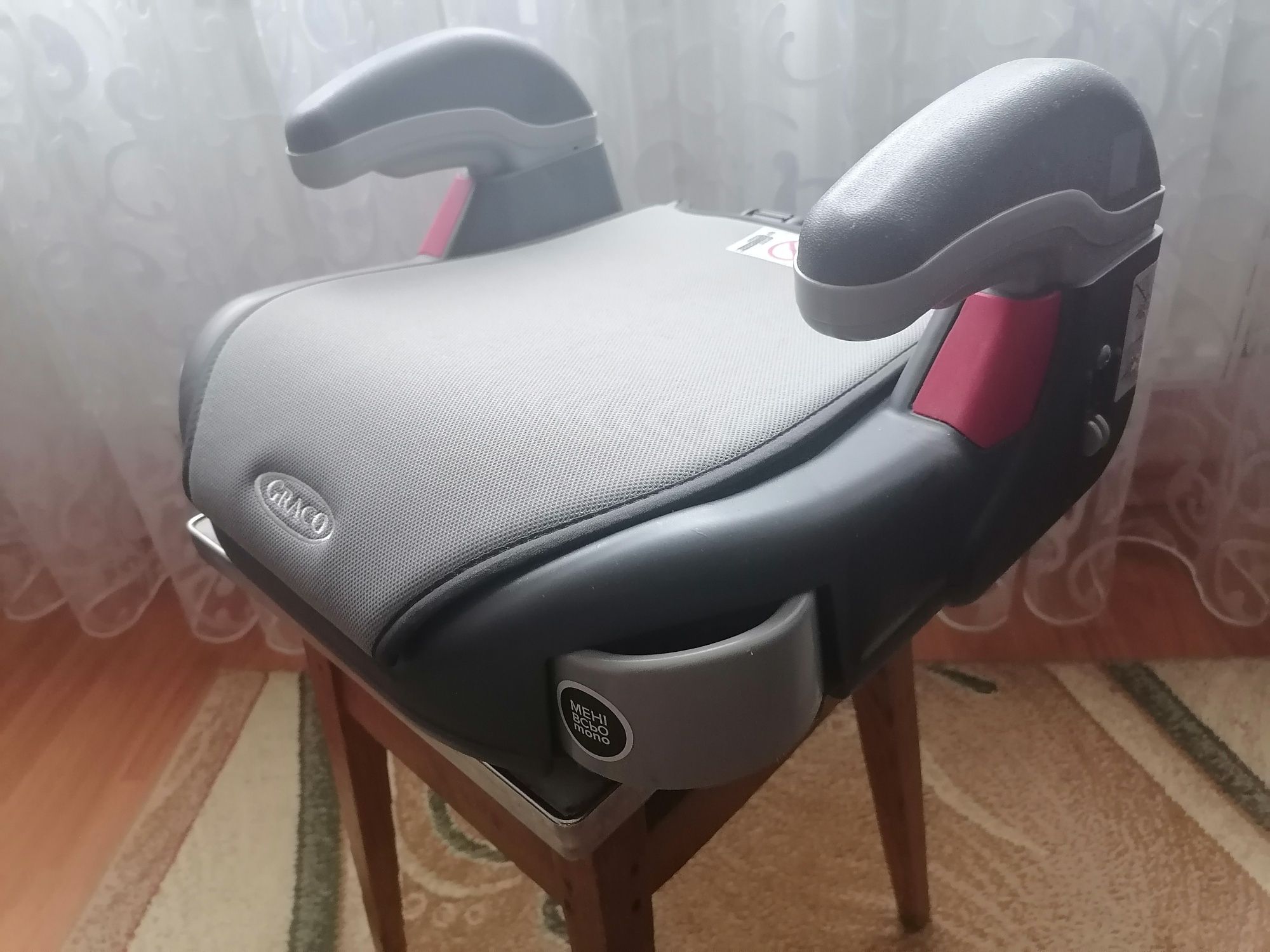 Продам бустер Graco