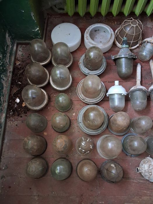 Плафони, світільники.